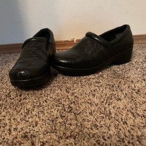Black nursing shoes